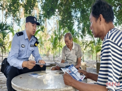 胸口被刺三刀，血染警服不退半步 海南陵水新警王宇熙勇斗手持尖刀行凶歹徒