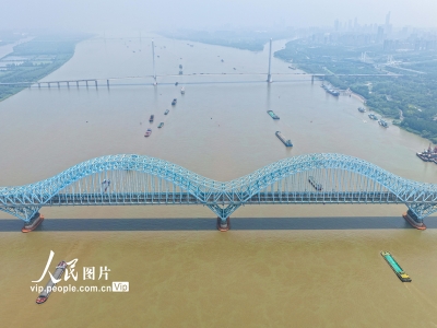 江苏南京：长江航运